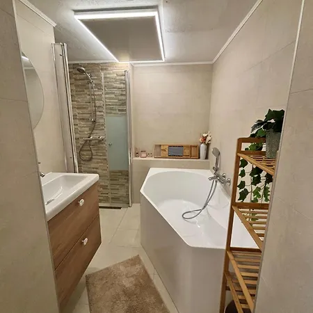 Thuisbijanne Apartment *